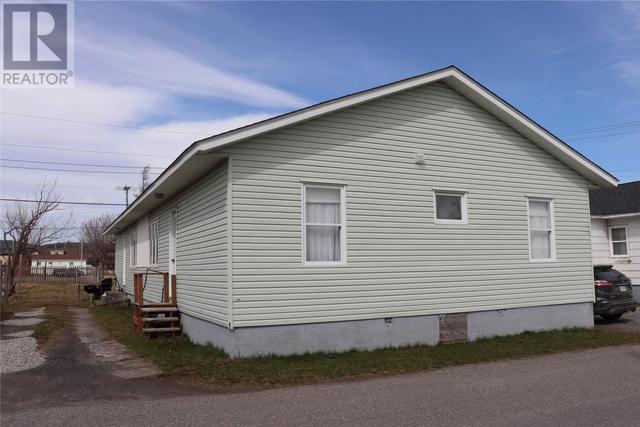 25 - 27 Viking Terrace, House other with 6 bedrooms, 2 bathrooms and null parking in Stephenville NL | Image 2
