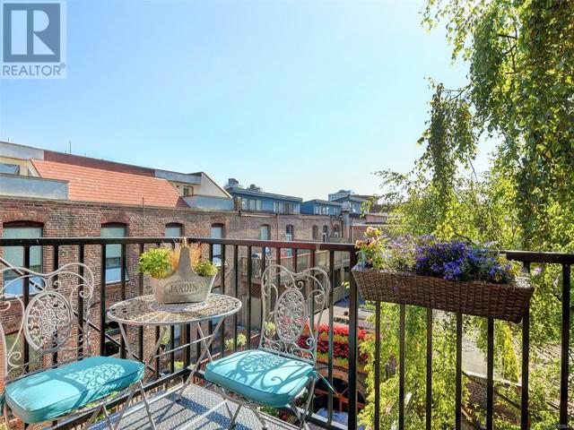 302 - 1315 Waddington Alley, Condo with 1 bedrooms, 1 bathrooms and null parking in Victoria BC | Image 2