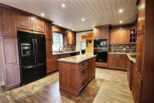 1050 Bradley Rd, House detached with 4 bedrooms, 4 bathrooms and 18 parking in Muskoka Lakes ON | Image 10