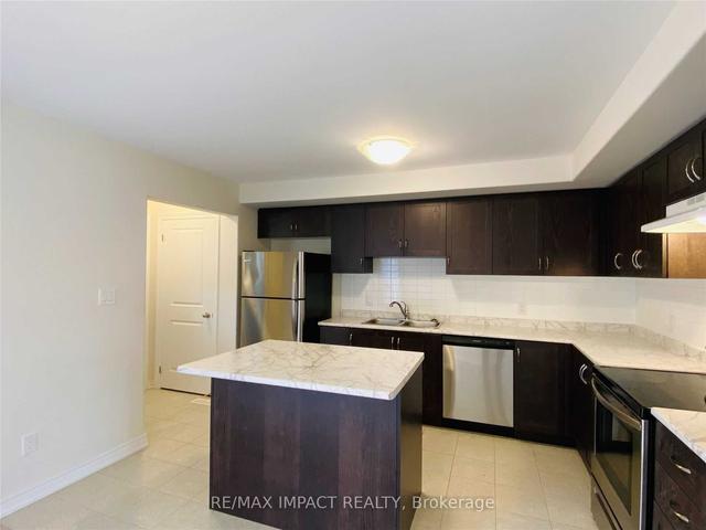 867 Broadway Blvd, House attached with 3 bedrooms, 3 bathrooms and 3 parking in Peterborough ON | Image 2