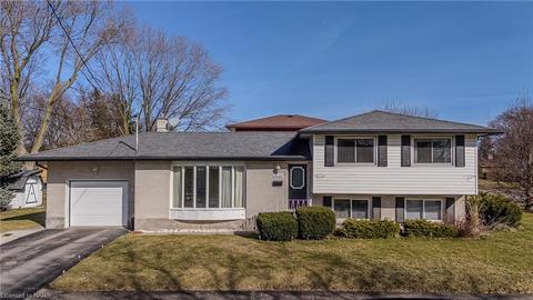 4430 Dovewood Drive, House detached with 4 bedrooms, 2 bathrooms and 3 parking in Niagara Falls ON | Card Image