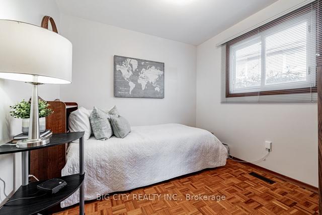 7 Cashew Crt, House semidetached with 4 bedrooms, 2 bathrooms and 3 parking in Toronto ON | Image 6