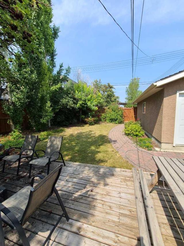 1928 25 Avenue Sw, House detached with 2 bedrooms, 2 bathrooms and 4 parking in Calgary AB | Image 4