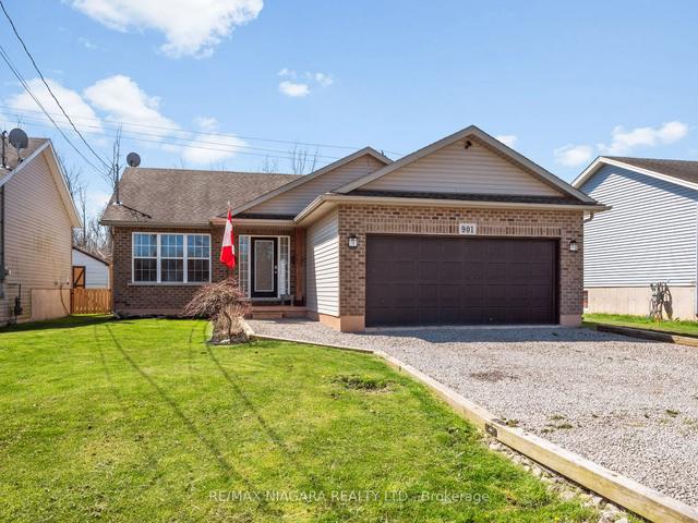 901 Dominion Rd, House detached with 2 bedrooms, 3 bathrooms and 4 parking in Fort Erie ON | Image 1