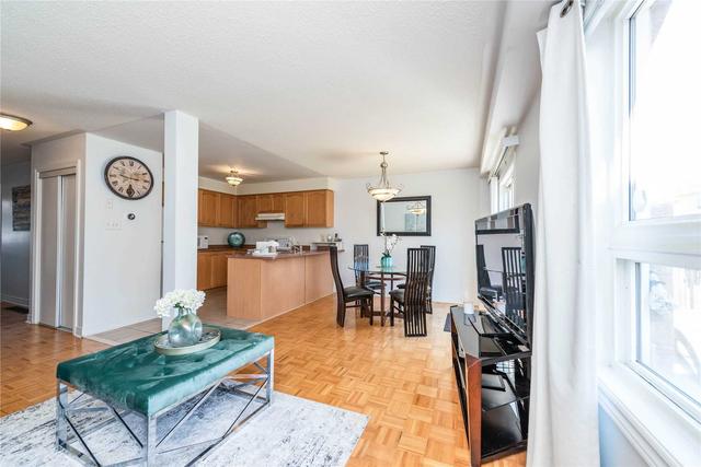 53 Ridgemore Cres, House detached with 3 bedrooms, 3 bathrooms and 5 parking in Brampton ON | Image 8