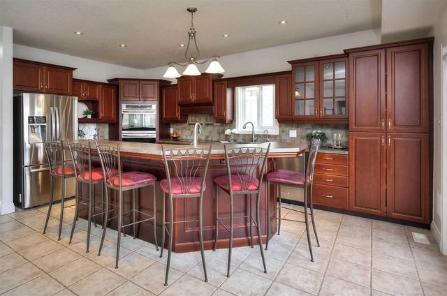 577 Robert Ferrie Dr, House detached with 4 bedrooms, 4 bathrooms and 4 parking in Kitchener ON | Image 3