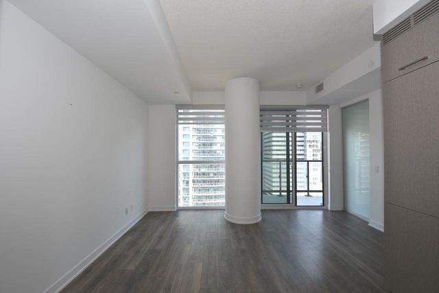 2212 - 87 Peter St, Condo with 1 bedrooms, 1 bathrooms and 0 parking in Toronto ON | Image 6
