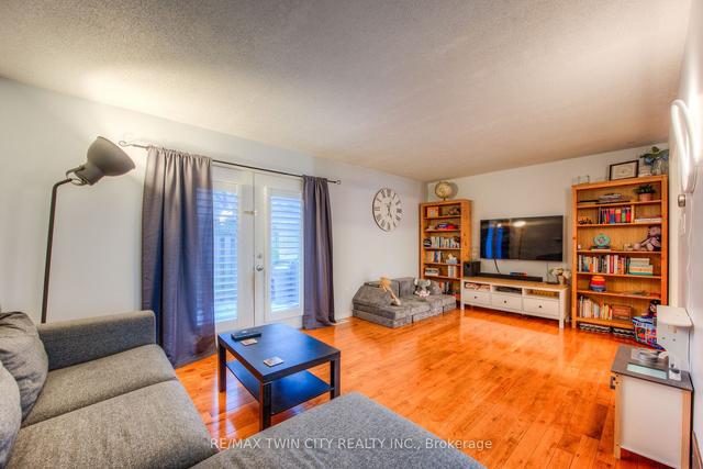 7 - 235 Saginaw Pkwy, Townhouse with 3 bedrooms, 2 bathrooms and 1 parking in Cambridge ON | Image 5