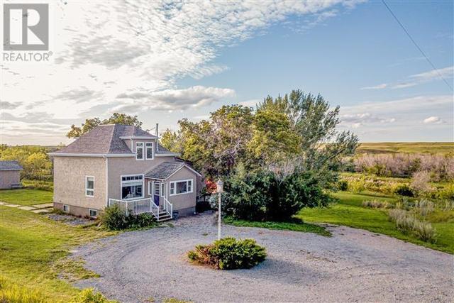 1410 Mossing Acreage, House detached with 3 bedrooms, 2 bathrooms and 8 parking in Moose Jaw SK | Image 2
