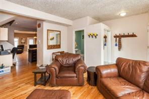 4623 82 Street Nw, Home with 3 bedrooms, 2 bathrooms and 2 parking in Calgary AB | Image 9