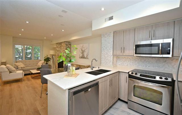 Th 18 - 208 Niagara St, Townhouse with 2 bedrooms, 2 bathrooms and 1 parking in Toronto ON | Image 3