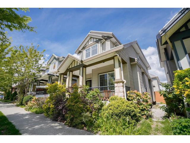 19247 68 Avenue, House detached with 5 bedrooms, 5 bathrooms and 2 parking in Surrey BC | Image 2