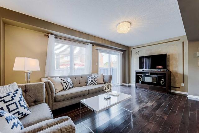 44 Napoleon Cres, House attached with 3 bedrooms, 3 bathrooms and 4 parking in Brampton ON | Image 6