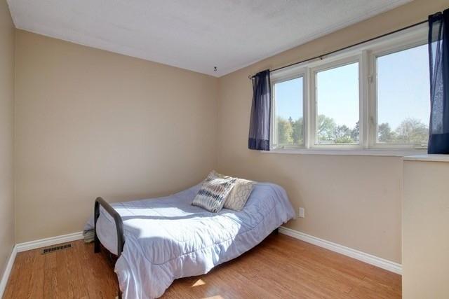126 Rife Ave, House detached with 2 bedrooms, 1 bathrooms and 2 parking in Cambridge ON | Image 2