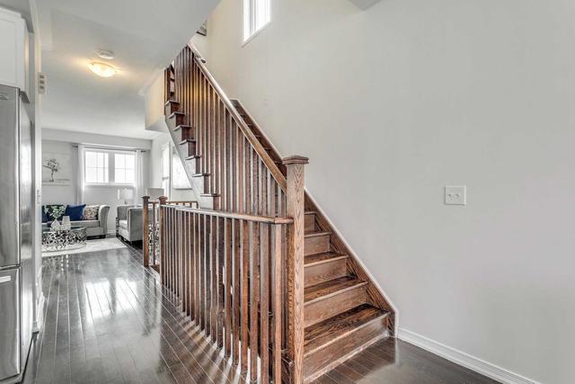 24 Soccavo Cres, Townhouse with 3 bedrooms, 4 bathrooms and 2 parking in Brampton ON | Image 2