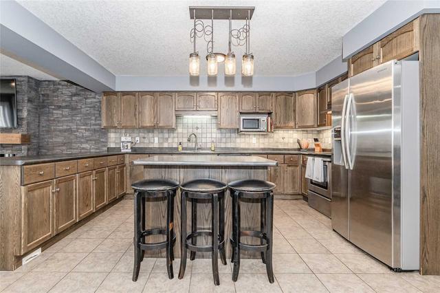 7 Penfold Dr, House detached with 2 bedrooms, 4 bathrooms and 3 parking in Guelph ON | Image 5