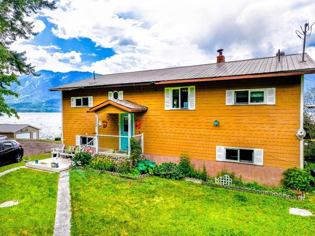 12337 Highway 3a, House detached with 4 bedrooms, 3 bathrooms and null parking in Central Kootenay A BC | Image 41
