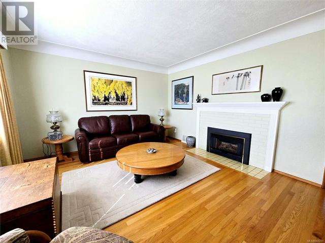 147 Howe St, House detached with 4 bedrooms, 2 bathrooms and 1 parking in Victoria BC | Image 6