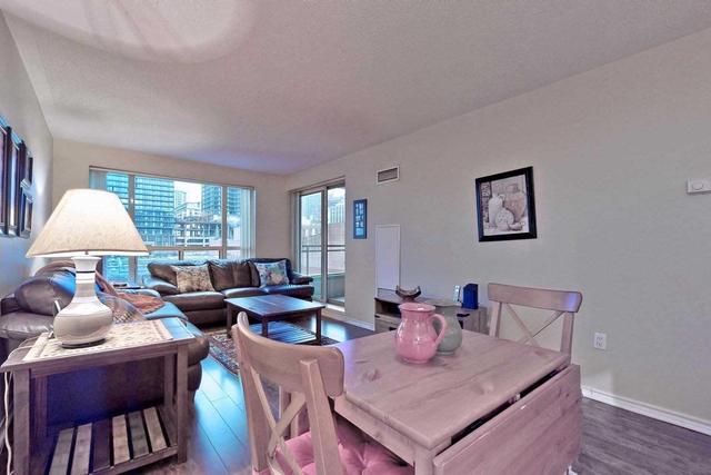 503 - 889 Bay St, Condo with 1 bedrooms, 1 bathrooms and 1 parking in Toronto ON | Image 3