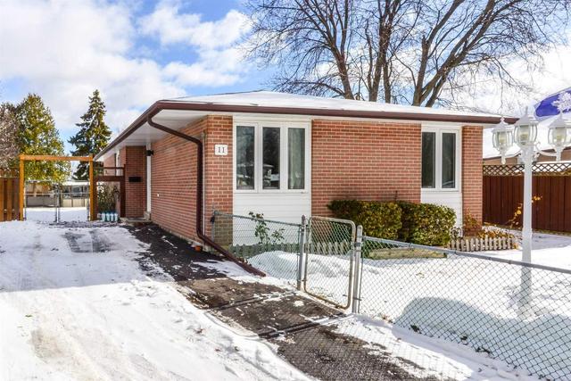 11 Kenilworth Rd, House detached with 3 bedrooms, 2 bathrooms and 3 parking in Brampton ON | Image 1
