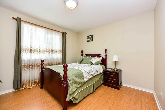 46 Frankton Cres, House semidetached with 4 bedrooms, 2 bathrooms and 5 parking in Toronto ON | Image 13