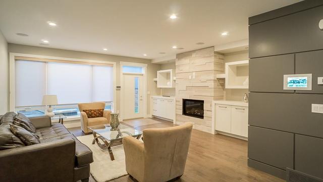 2223 36 Street Sw, House detached with 4 bedrooms, 3 bathrooms and 2 parking in Calgary AB | Image 13
