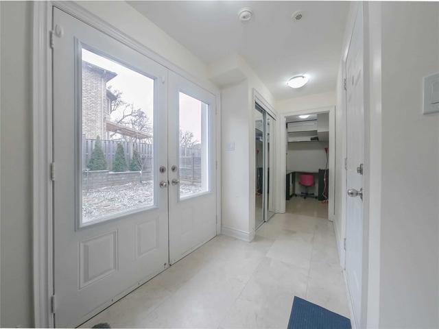122 Lorraine Dr, House attached with 3 bedrooms, 3 bathrooms and 3 parking in Toronto ON | Image 6