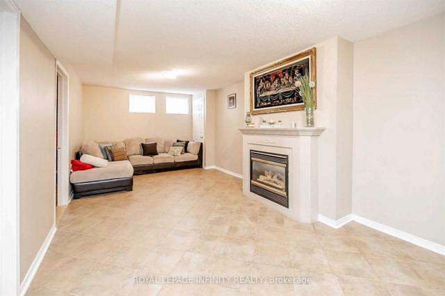 72 Mosley Cres, House detached with 2 bedrooms, 2 bathrooms and 5.5 parking in Brampton ON | Image 18