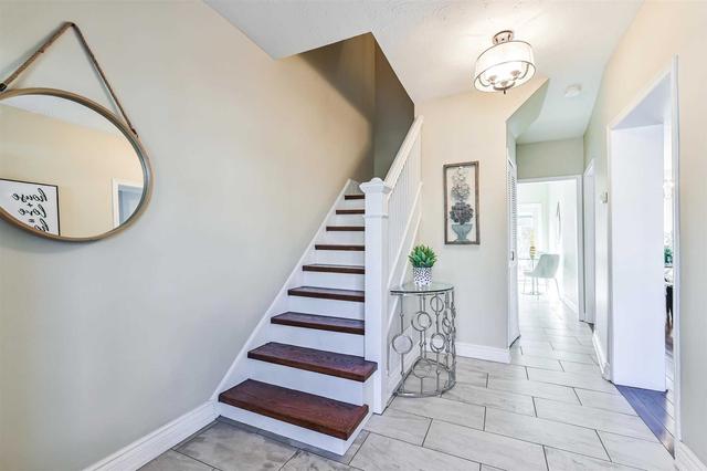 137 Essex St, House semidetached with 4 bedrooms, 2 bathrooms and 2 parking in Toronto ON | Image 19