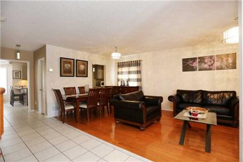 27 Sir Michael Pl, House detached with 4 bedrooms, 4 bathrooms and 2 parking in Brampton ON | Image 3