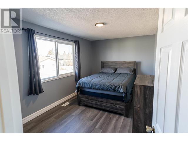 9704 92 Street, House detached with 4 bedrooms, 3 bathrooms and null parking in Fort St. John BC | Image 11