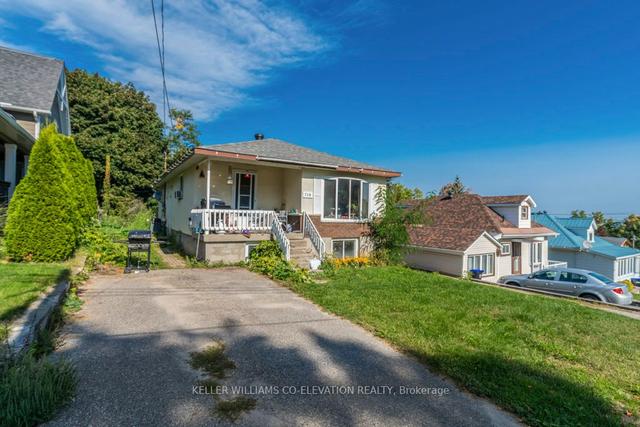 718 Bay St, House detached with 3 bedrooms, 2 bathrooms and 6 parking in Midland ON | Image 1