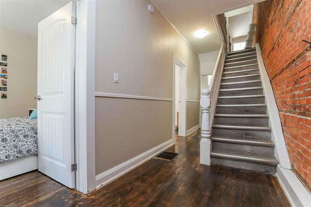 376 Alfred Street, House semidetached with 6 bedrooms, 2 bathrooms and 1 parking in Kingston ON | Image 5