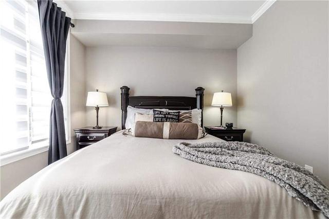 321 - 457 Plains Rd E, Condo with 2 bedrooms, 2 bathrooms and 1 parking in Burlington ON | Image 2