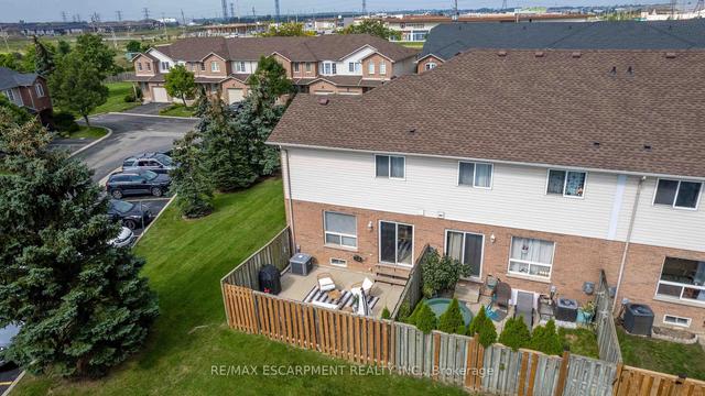 86 - 800 Paramount Dr, Townhouse with 3 bedrooms, 2 bathrooms and 2 parking in Hamilton ON | Image 33