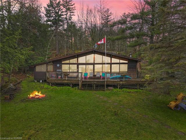 7346 Go Home Lake Shore, House detached with 3 bedrooms, 1 bathrooms and null parking in Georgian Bay ON | Image 2
