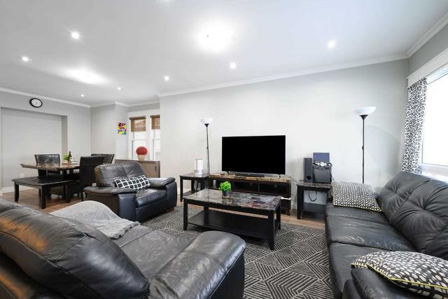 11 Gage Ave N, House detached with 4 bedrooms, 2 bathrooms and 2 parking in Hamilton ON | Image 3