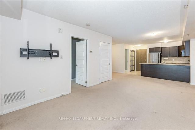 104 - 3060 Rotary Way, Condo with 1 bedrooms, 1 bathrooms and 2 parking in Burlington ON | Image 4
