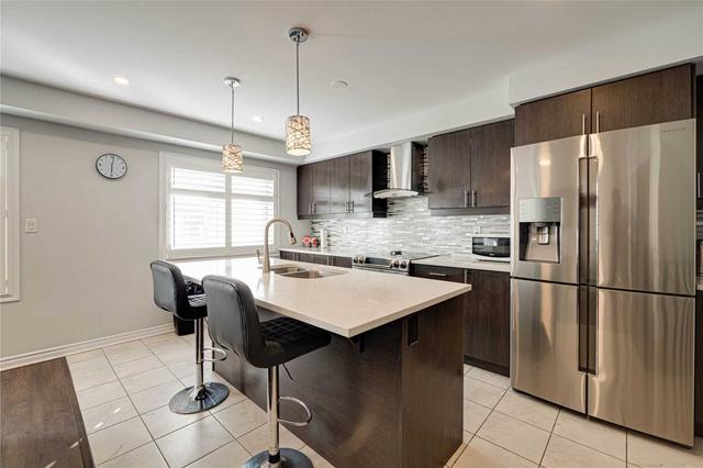 1575 Leblanc Crt, House attached with 3 bedrooms, 3 bathrooms and 3 parking in Milton ON | Image 34