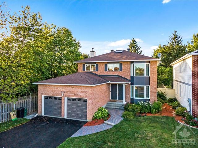 757 Montcrest Drive, House detached with 4 bedrooms, 3 bathrooms and 4 parking in Ottawa ON | Card Image