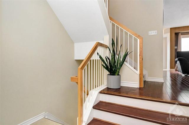 379 Hillsboro Private, Townhouse with 3 bedrooms, 3 bathrooms and 2 parking in Ottawa ON | Image 4