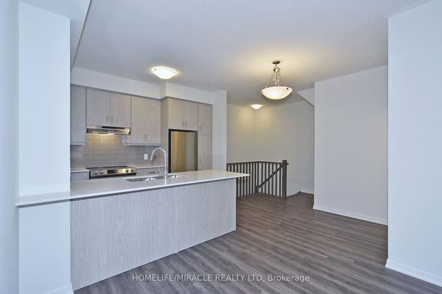 61 - 31 Honeycrisp Cres N, Townhouse with 2 bedrooms, 3 bathrooms and 1 parking in Vaughan ON | Image 3