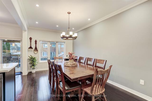 137 Venice Gate Dr, House detached with 4 bedrooms, 4 bathrooms and 4 parking in Vaughan ON | Image 2