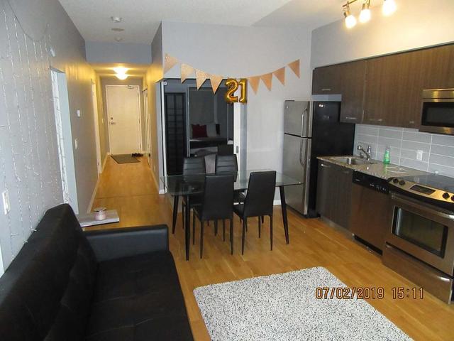 1102 - 832 Bay St, Condo with 2 bedrooms, 2 bathrooms and 1 parking in Toronto ON | Image 11