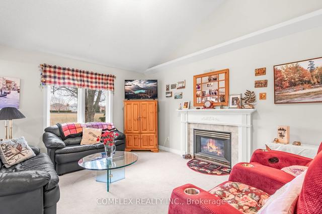 952 Deer Valley Dr, House detached with 3 bedrooms, 3 bathrooms and 6 parking in Oshawa ON | Image 5