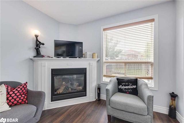 245 Stanley St, House attached with 3 bedrooms, 3 bathrooms and 3 parking in Barrie ON | Image 2
