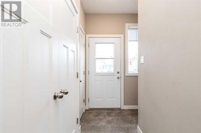 833 17 Street S, Home with 6 bedrooms, 4 bathrooms and 4 parking in Lethbridge AB | Image 16