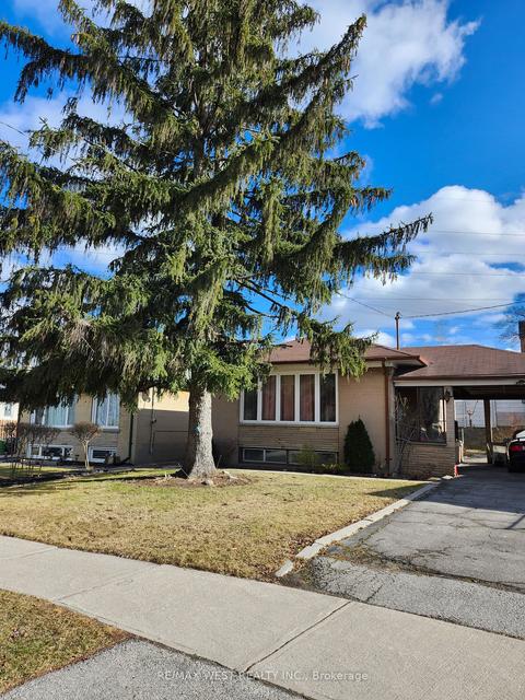 99 Stavely Cres, House detached with 3 bedrooms, 2 bathrooms and 4 parking in Toronto ON | Card Image