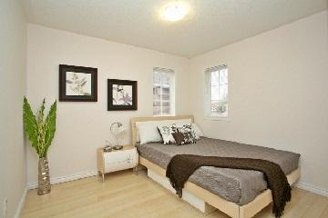 100 Booth Cres, House detached with 3 bedrooms, 3 bathrooms and 4 parking in Ajax ON | Image 4