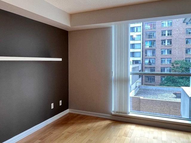 815 - 111 Elizabeth St, Condo with 1 bedrooms, 1 bathrooms and 1 parking in Toronto ON | Card Image